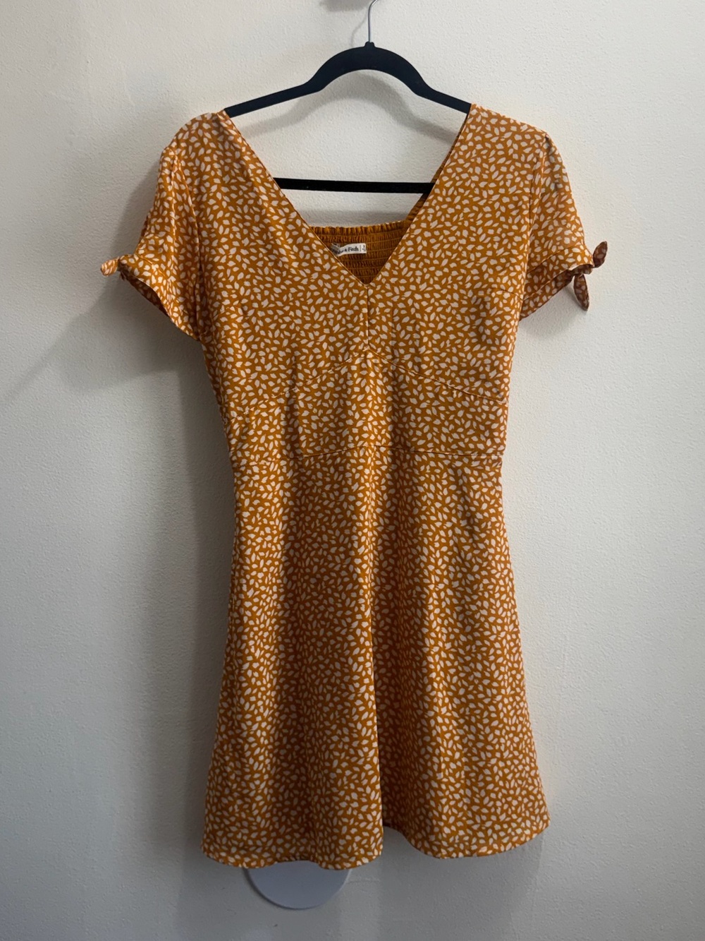 Abercrombie & Fitch Mustard Yellow Short Sleeve V-Neck Mini Dress